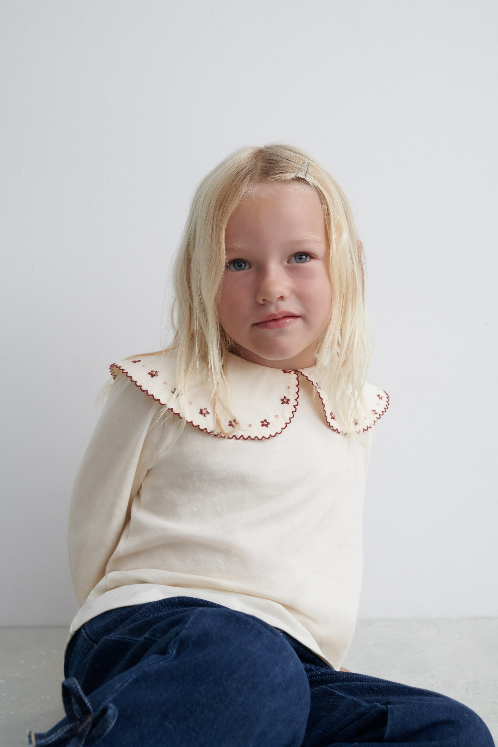 EMBROIDERED PETER PAN COLLAR T-SHIRT